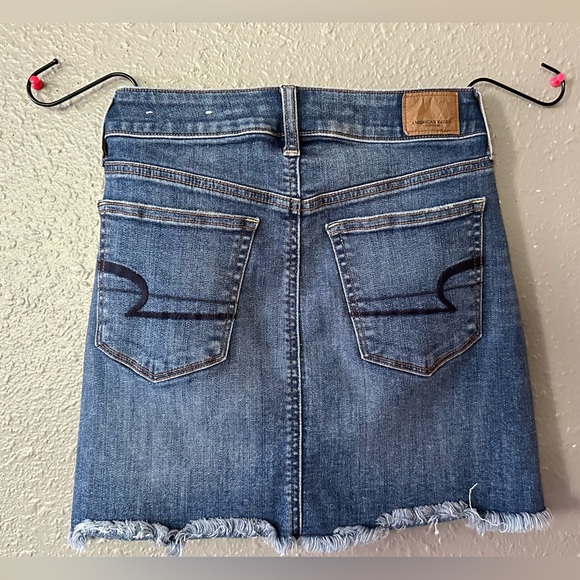 American Eagle Petite Size 00 Mid Waist Raw Hem Blue Denim Jean Mini Skirt NWOT - Picture 8 of 13
